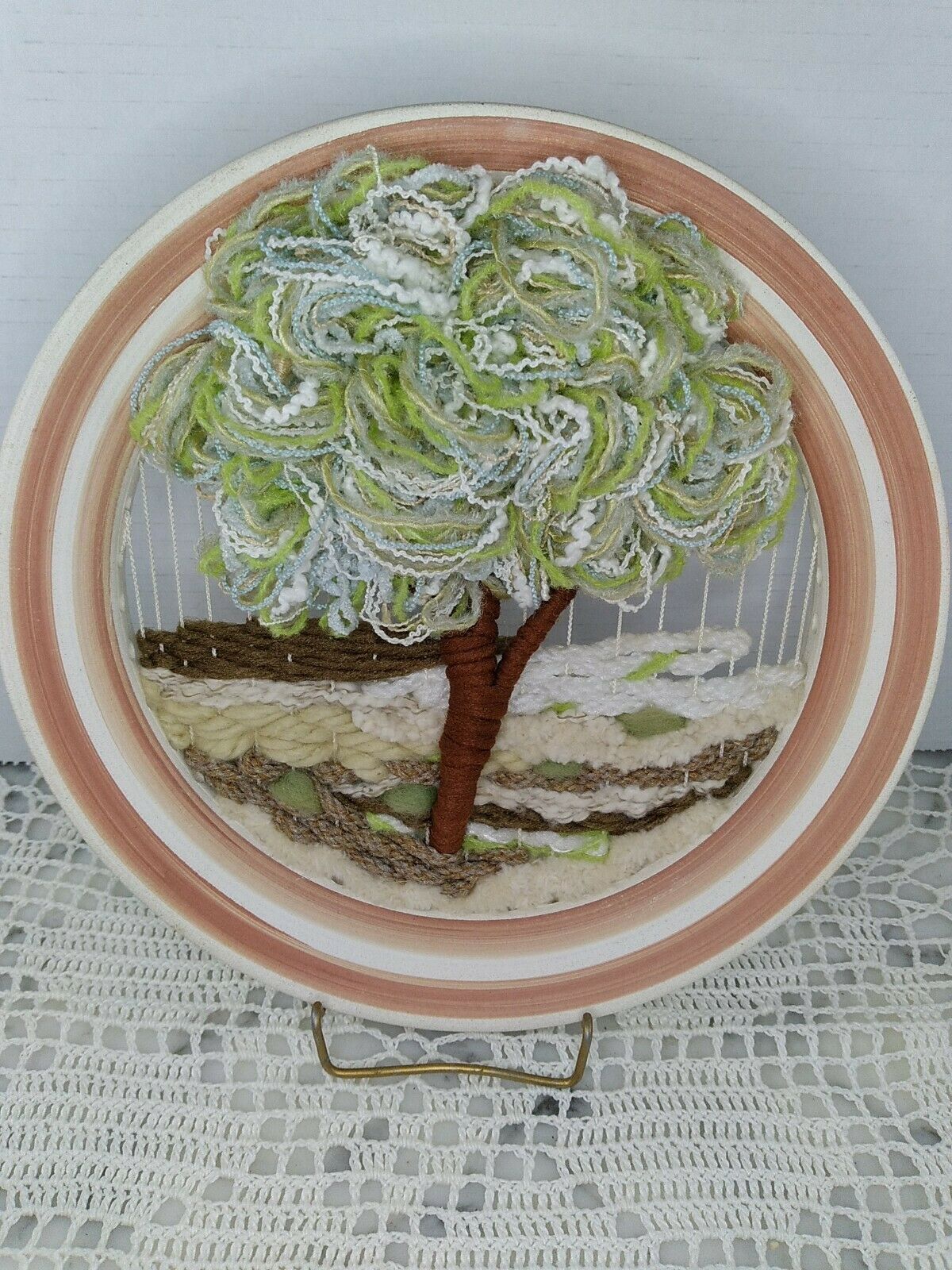 Ceramic Round Framed Yarn Art Tree In Meadow