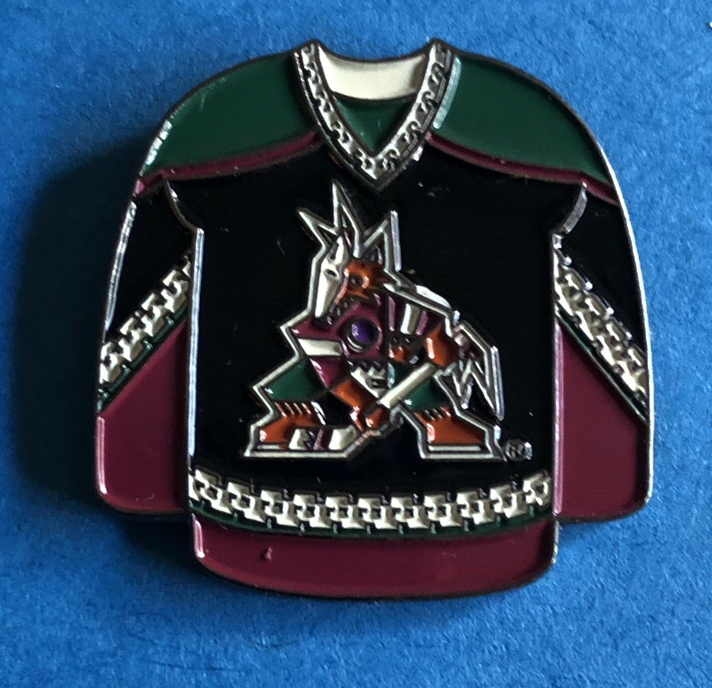 Rare 1996 Phoenix Arizona Coyotes Nhl Hockey Jersey Lapel Hat Jacket Pin B