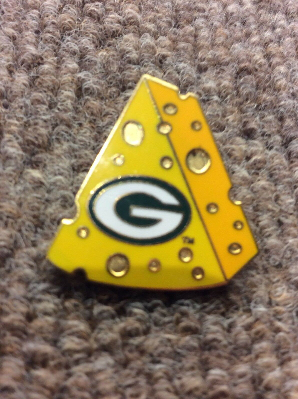 Very Rare 1996 Green Bay Packers Cheesehead Collectible Football Pin!