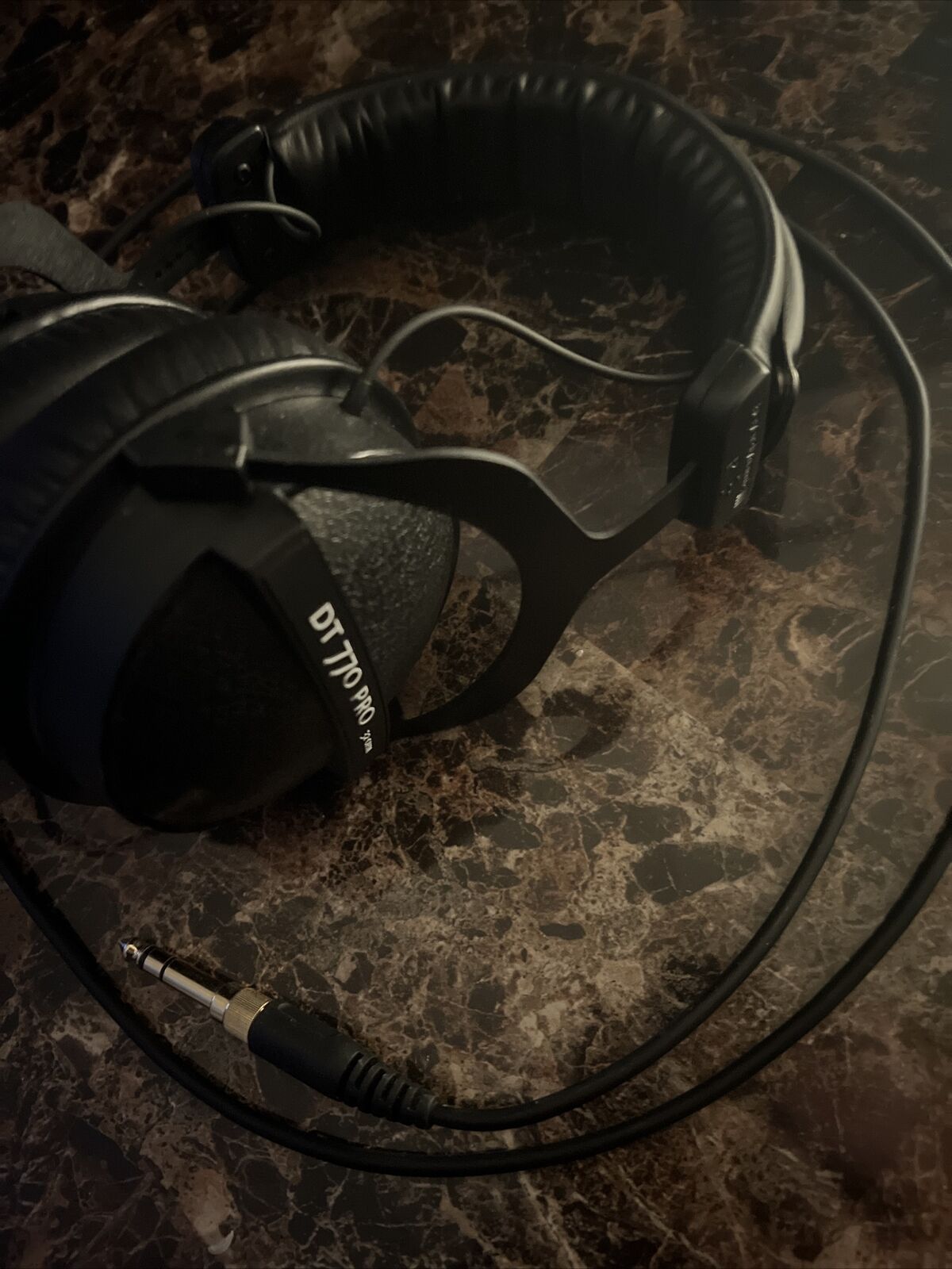 Beyerdynamic Dt 770 Pro Studio Headphones 32 Ohm - Black Used But Mint!