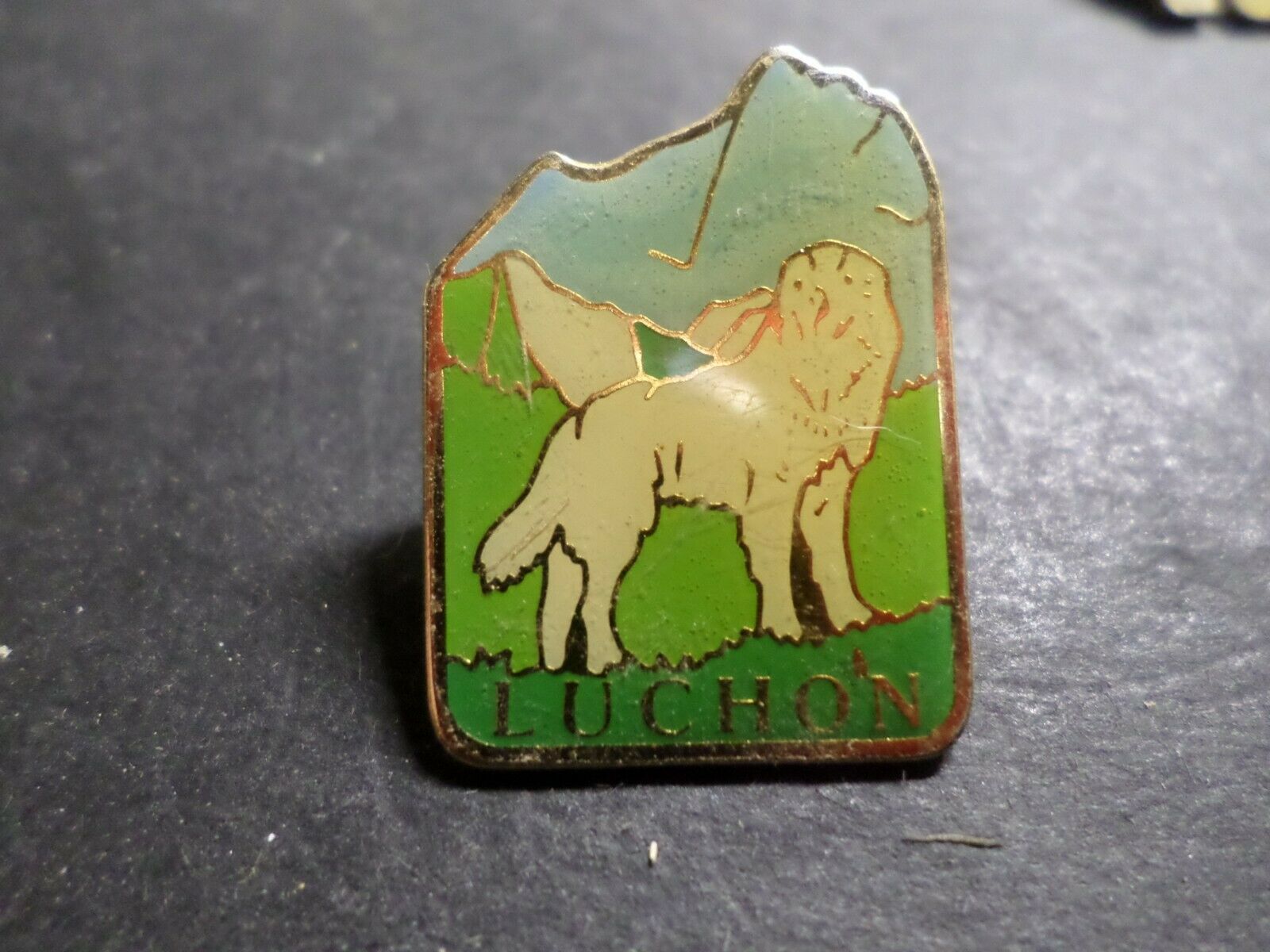 Collection Pin's Objects Advertising Images, Luchon, Dog, Dog Badget