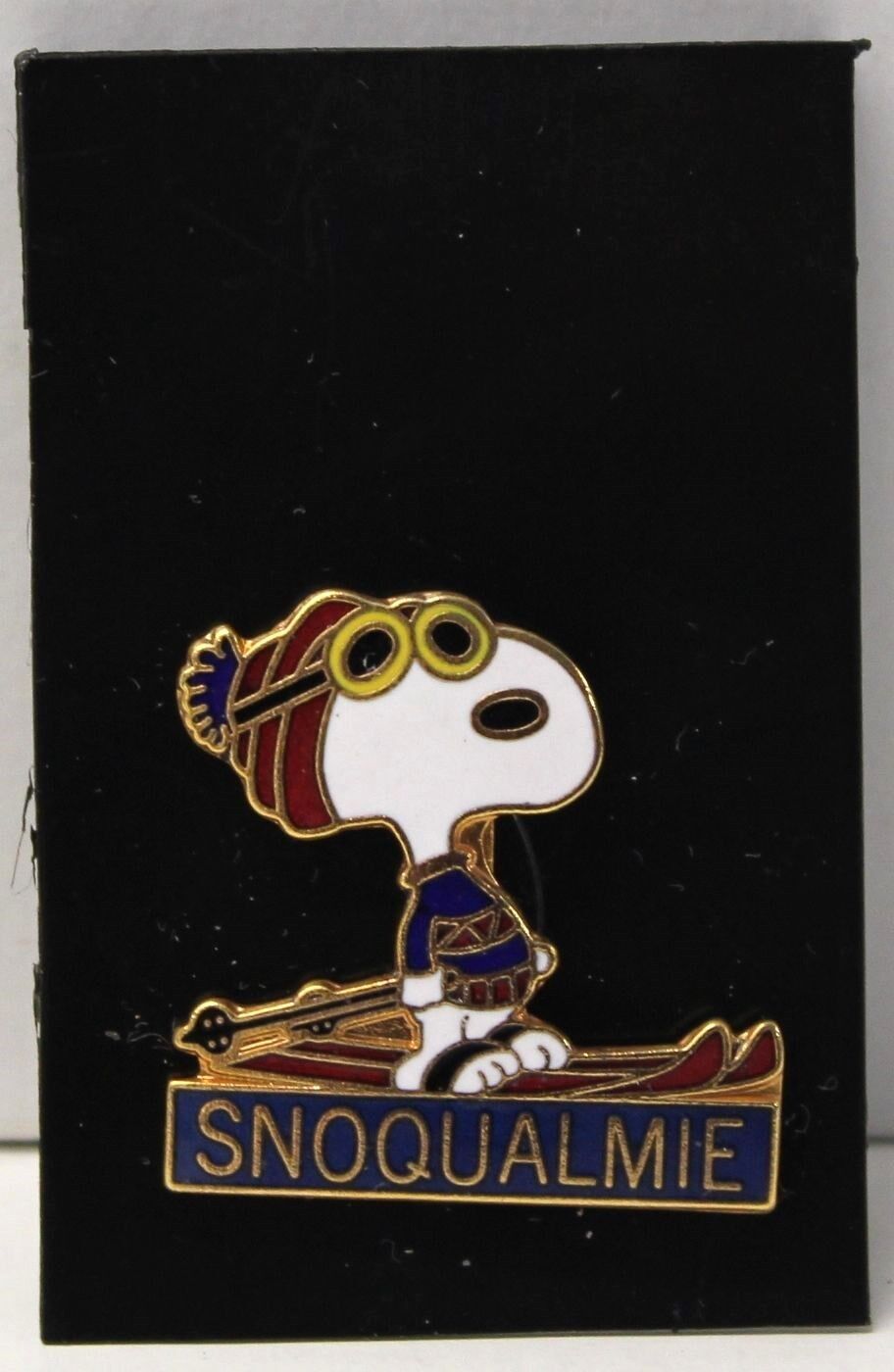 Snoqualmie Snoopy Goggles Ski Skiing Lapel Hat Pin Washington Resort