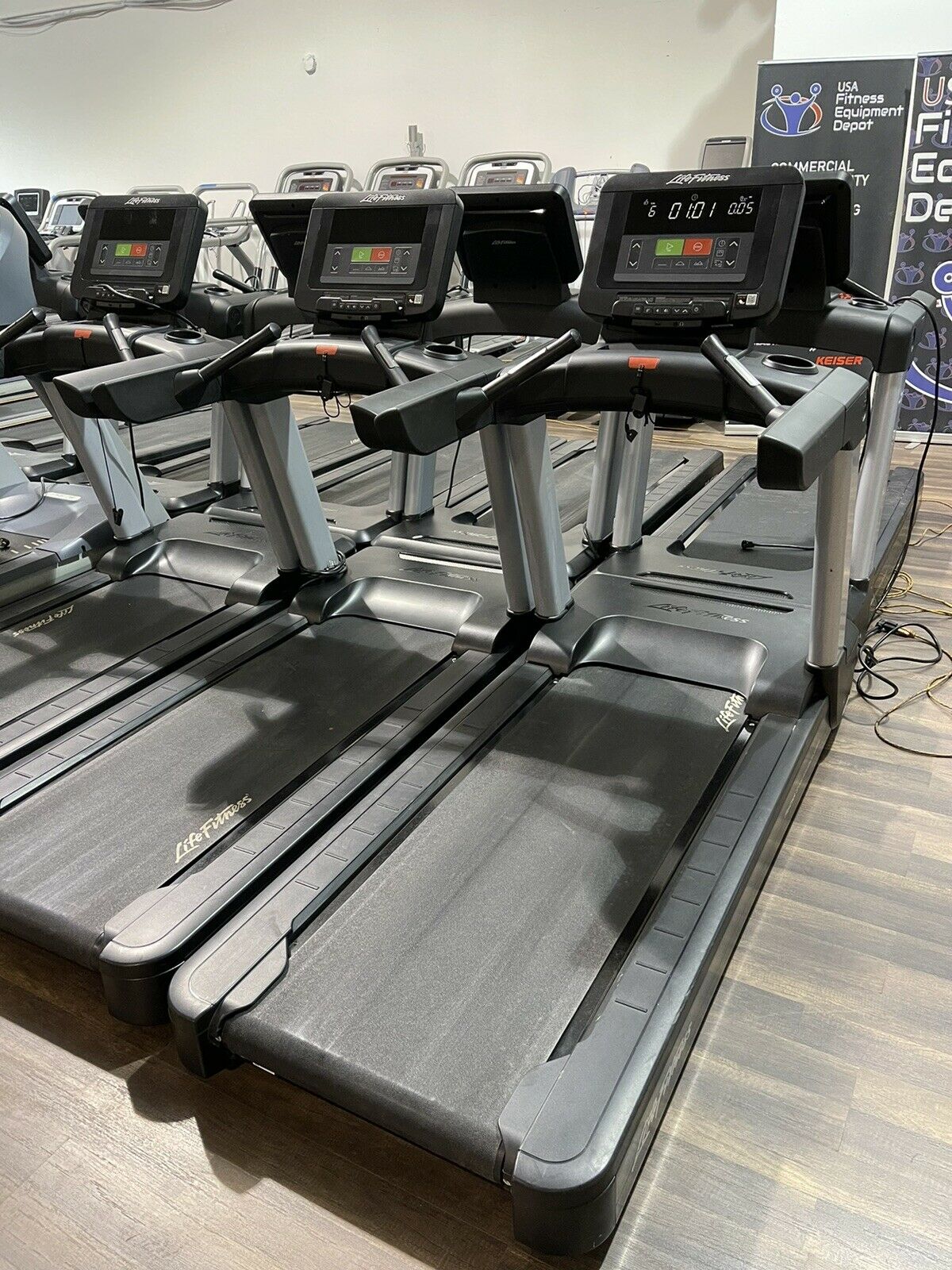 Life Fitness Integrity Sc Series Treadmill W/ C Console *refurb* Free Shipping